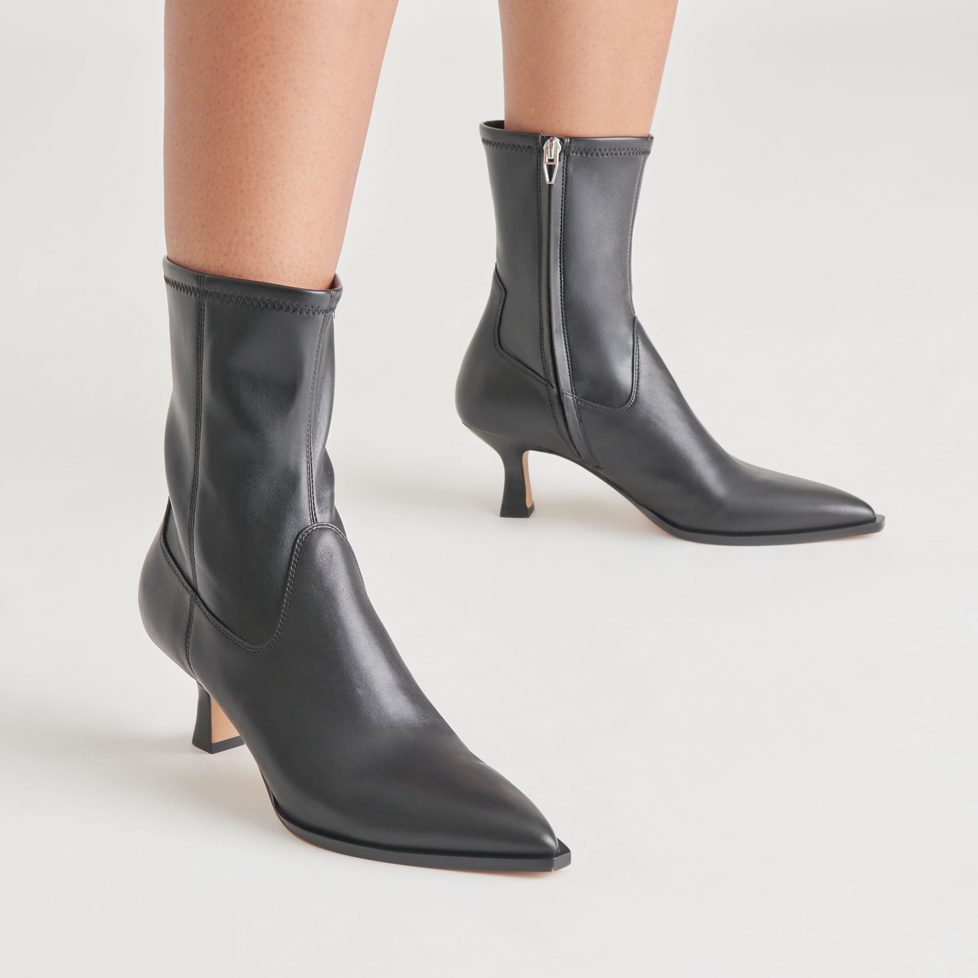 DOLCEVITA-BOOTIES_ARYA_BLACKLEATHER_ONFOOT_WIDE_02-1_1338d59b-4f72-488a-b8d8-d6596d69435a-1.jpg
