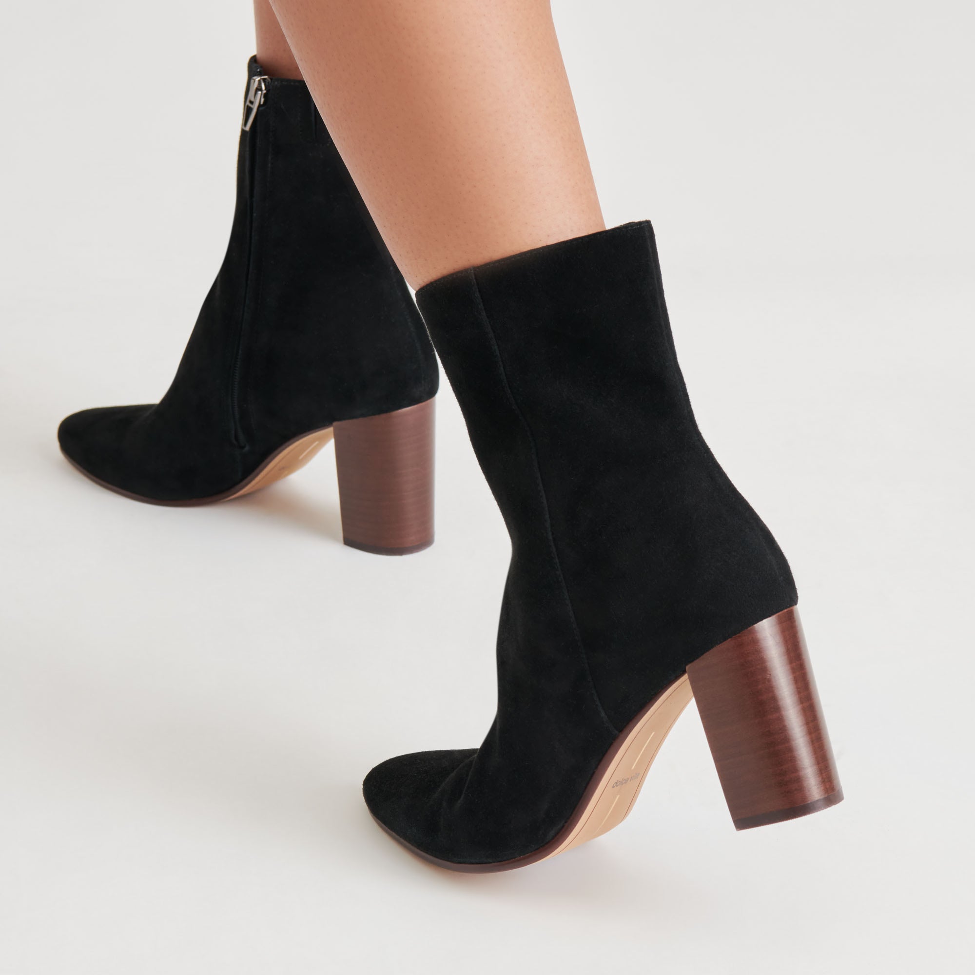 DOLCEVITA-BOOTIES_SUZY_ONYXSUEDE_ONFOOT_03-1.jpg
