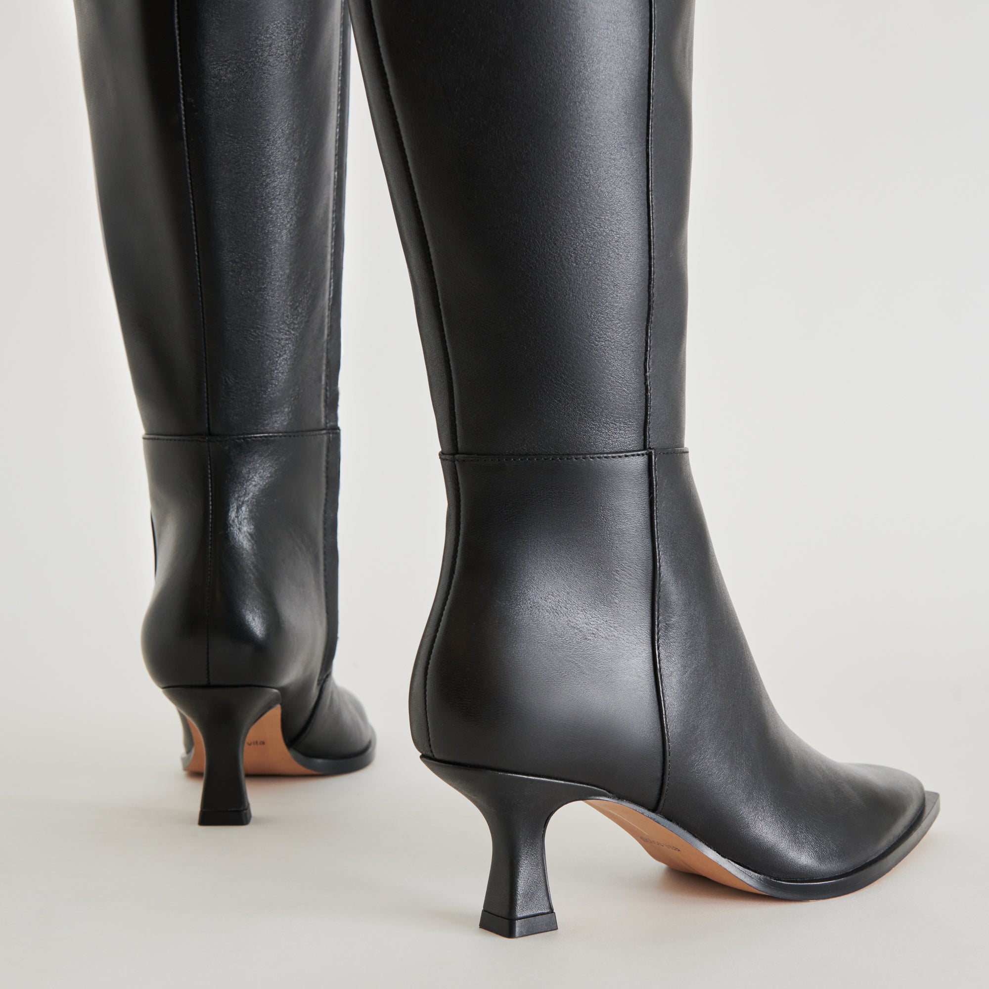 DOLCEVITA-BOOTS_AUGGIE_BLACKLEATHER_DETAILS_12.jpg