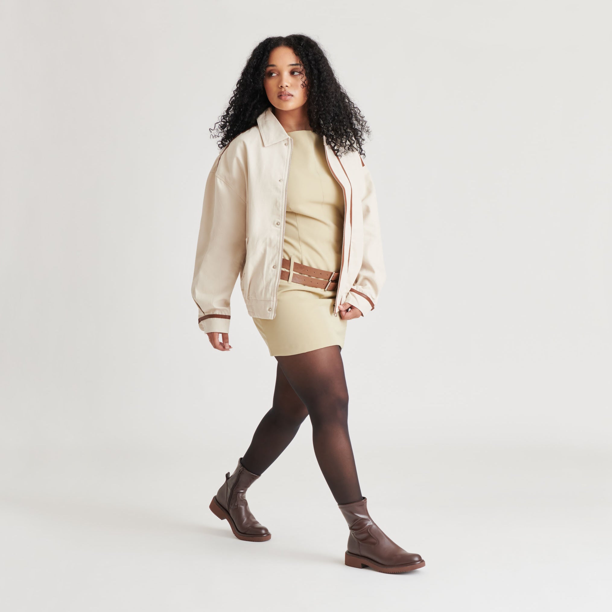 DOLCEVITA-BOOTS_SIMAYAH2O_MAHOGANYLEATHER_ONFOOT_02.jpg