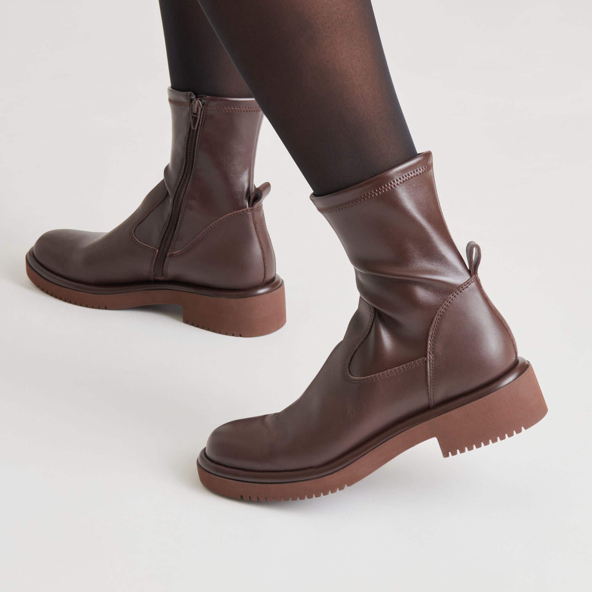 DOLCEVITA-BOOTS_SIMAYAH2O_MAHOGANYLEATHER_ONFOOT_04.jpg