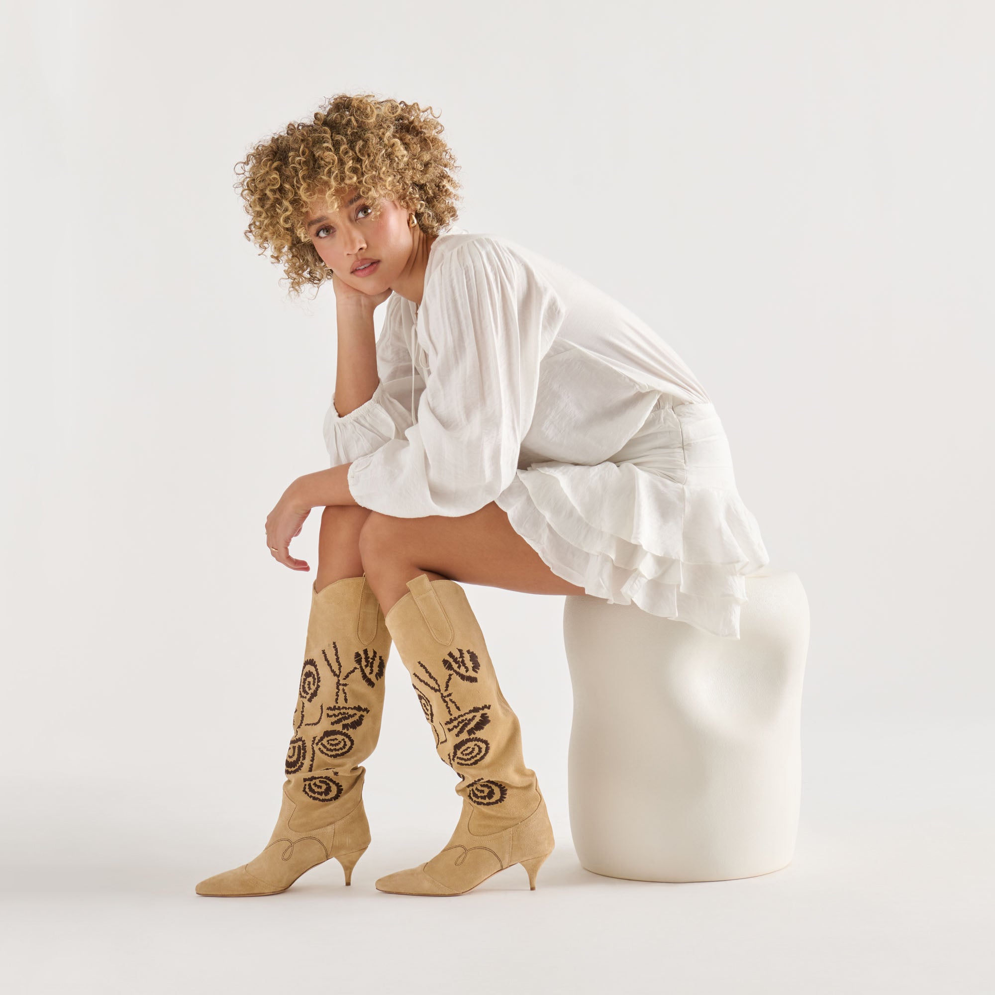 DOLCEVITA-BOOT_WILDE_SANDSUEDE_01.jpg