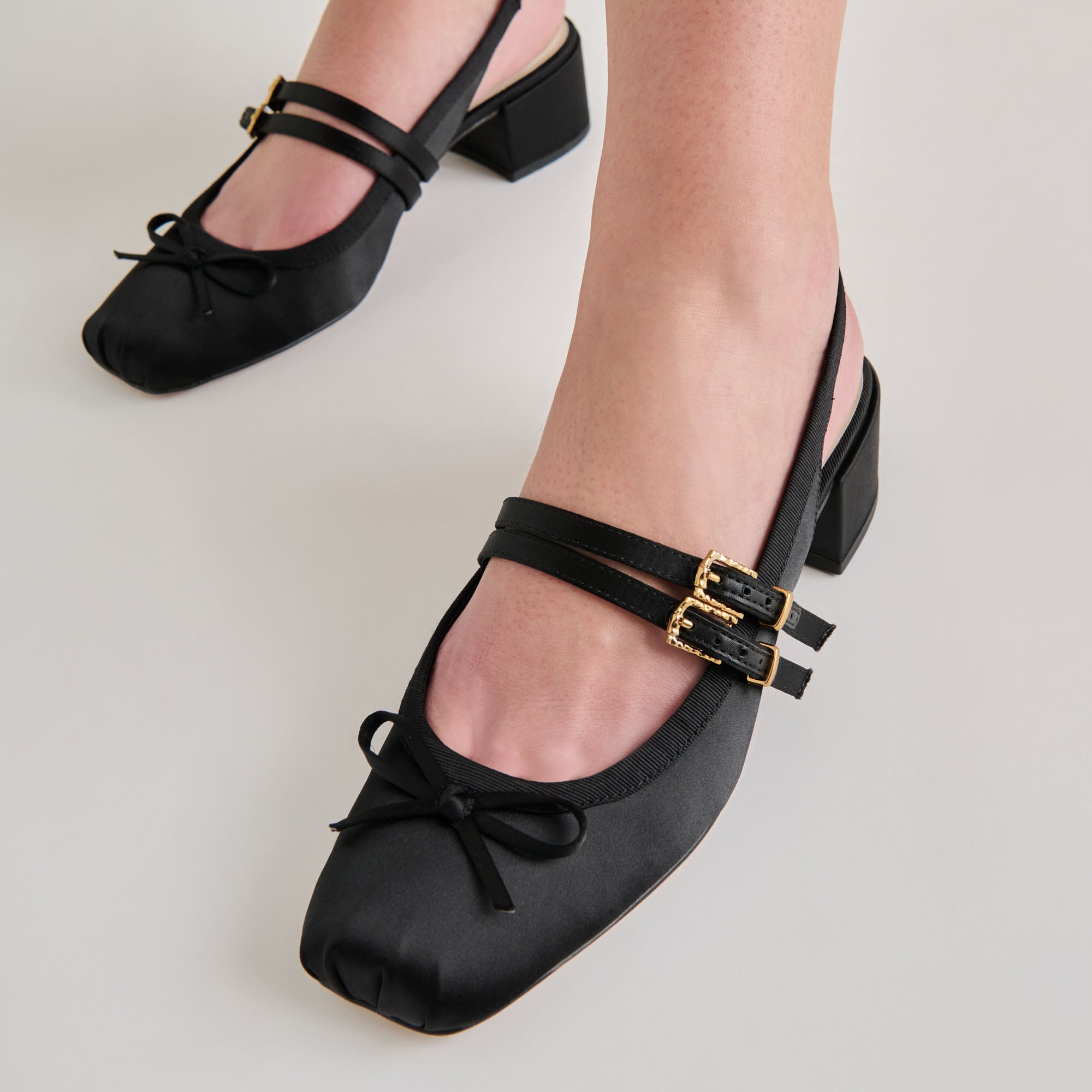 DOLCEVITA-FLATS_LORIS_ONYXSATIN_02.jpg