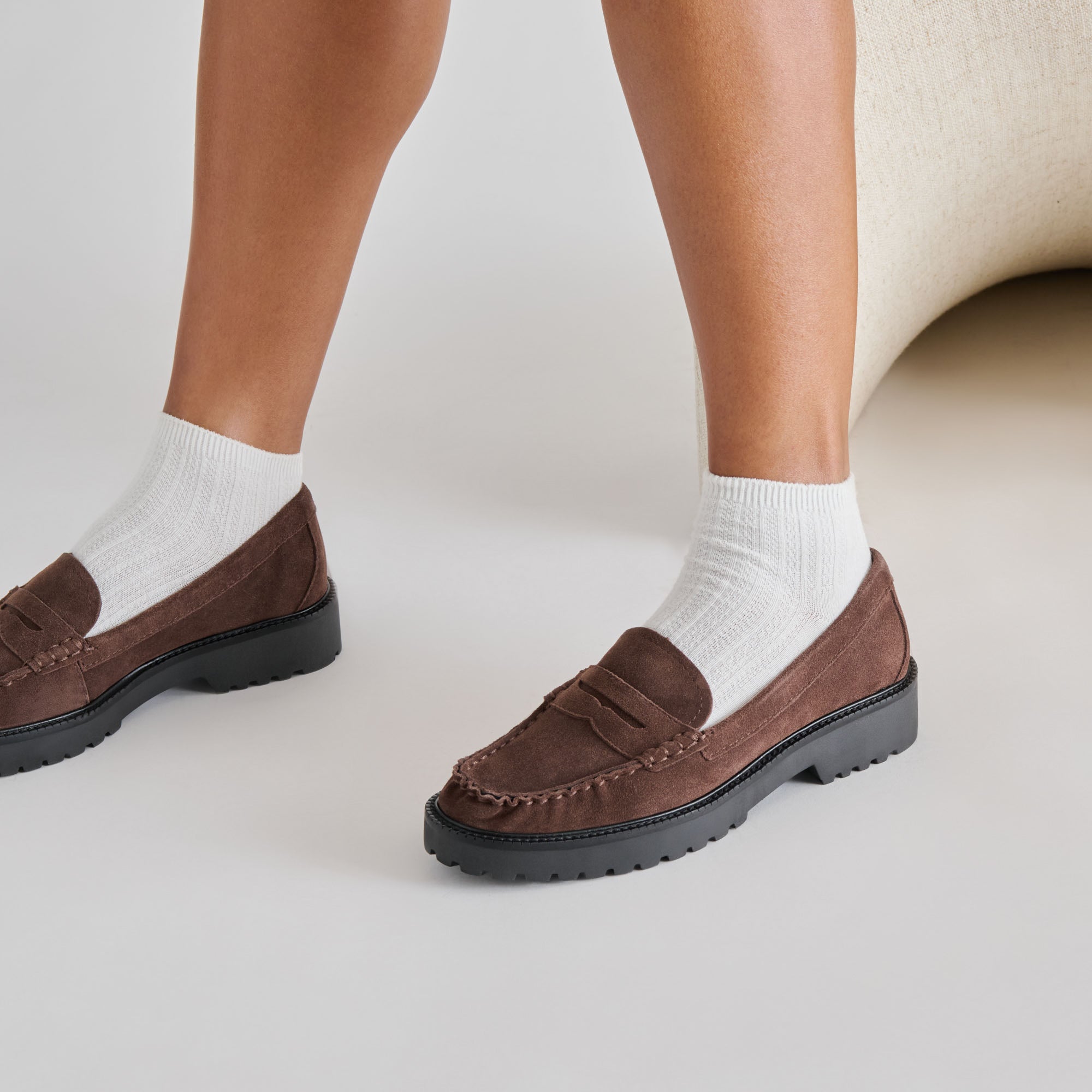DOLCEVITA-FLATS_MEREK_DKBROWNSUEDE_02.jpg