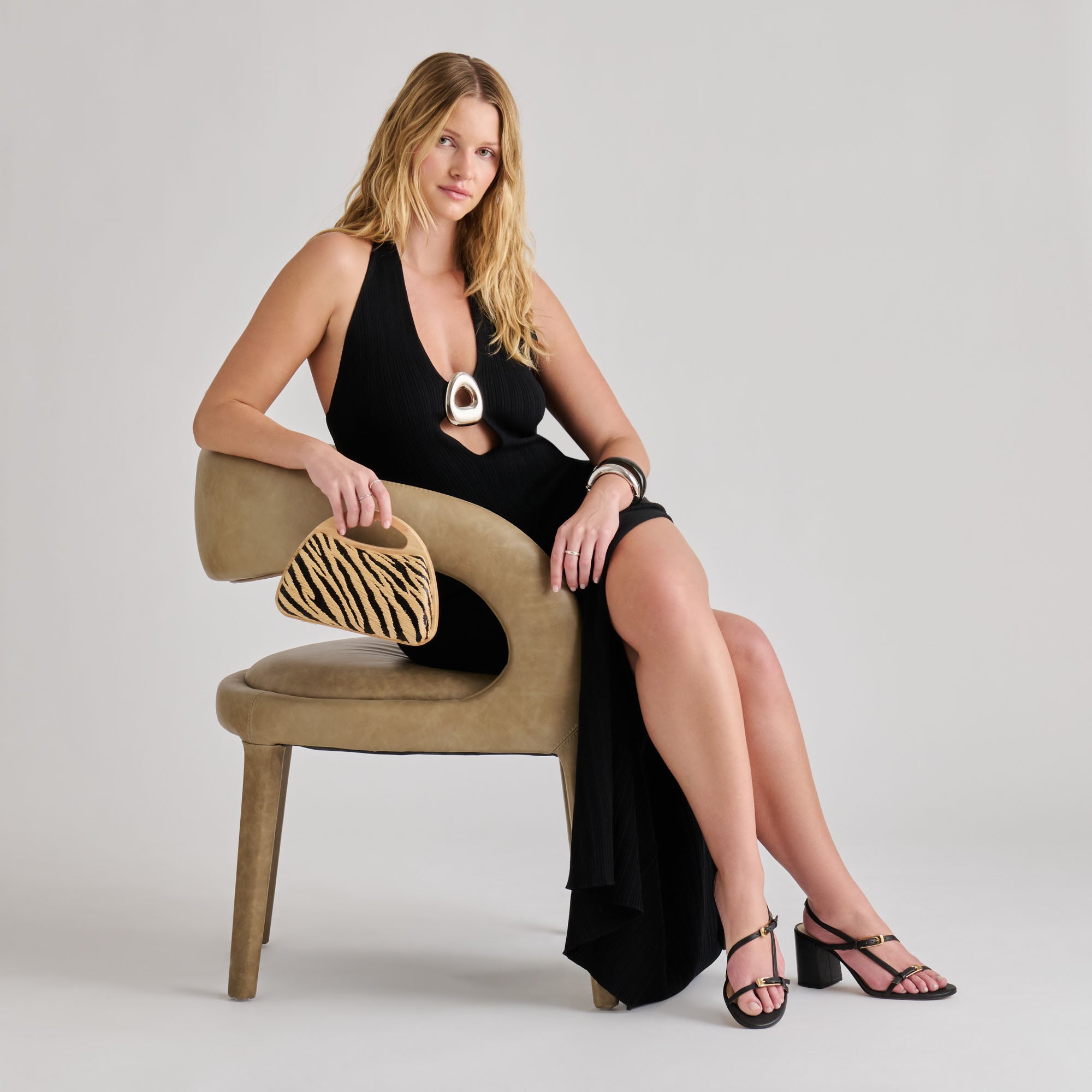 DOLCEVITA-HANDBAG_MAELIE_BLACKNATURALZEBRA_02_4cc9b8ac-48a5-4789-8339-b7452dd547cb-1.jpg