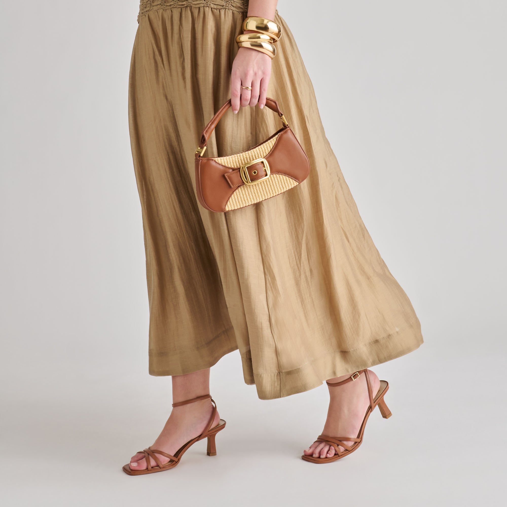 DOLCEVITA-HANDBAG_NUALA-R_SADDLE_03_b2794e5b-ceea-4388-a700-eae459b84523.jpg