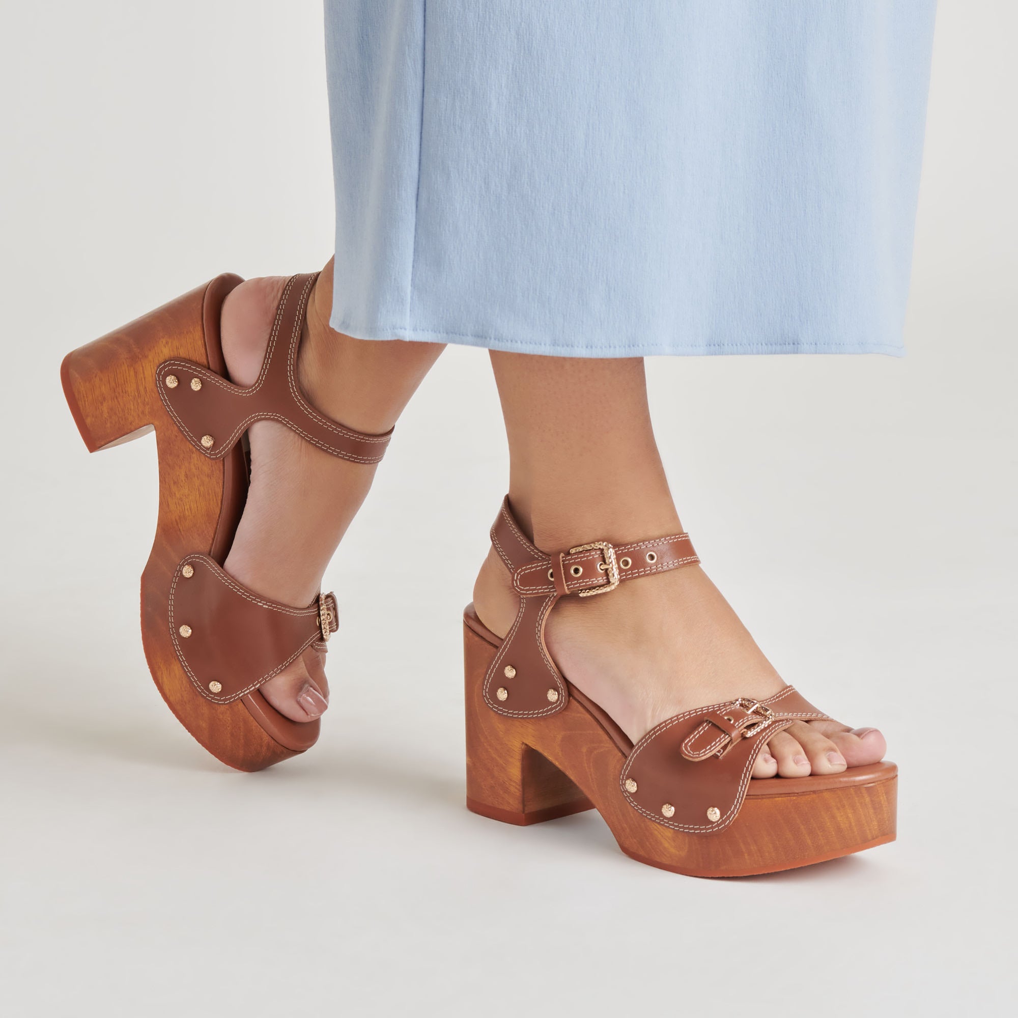 DOLCEVITA-HEELS-YANDY_COGNAC-ONFOOT_02-1.jpg