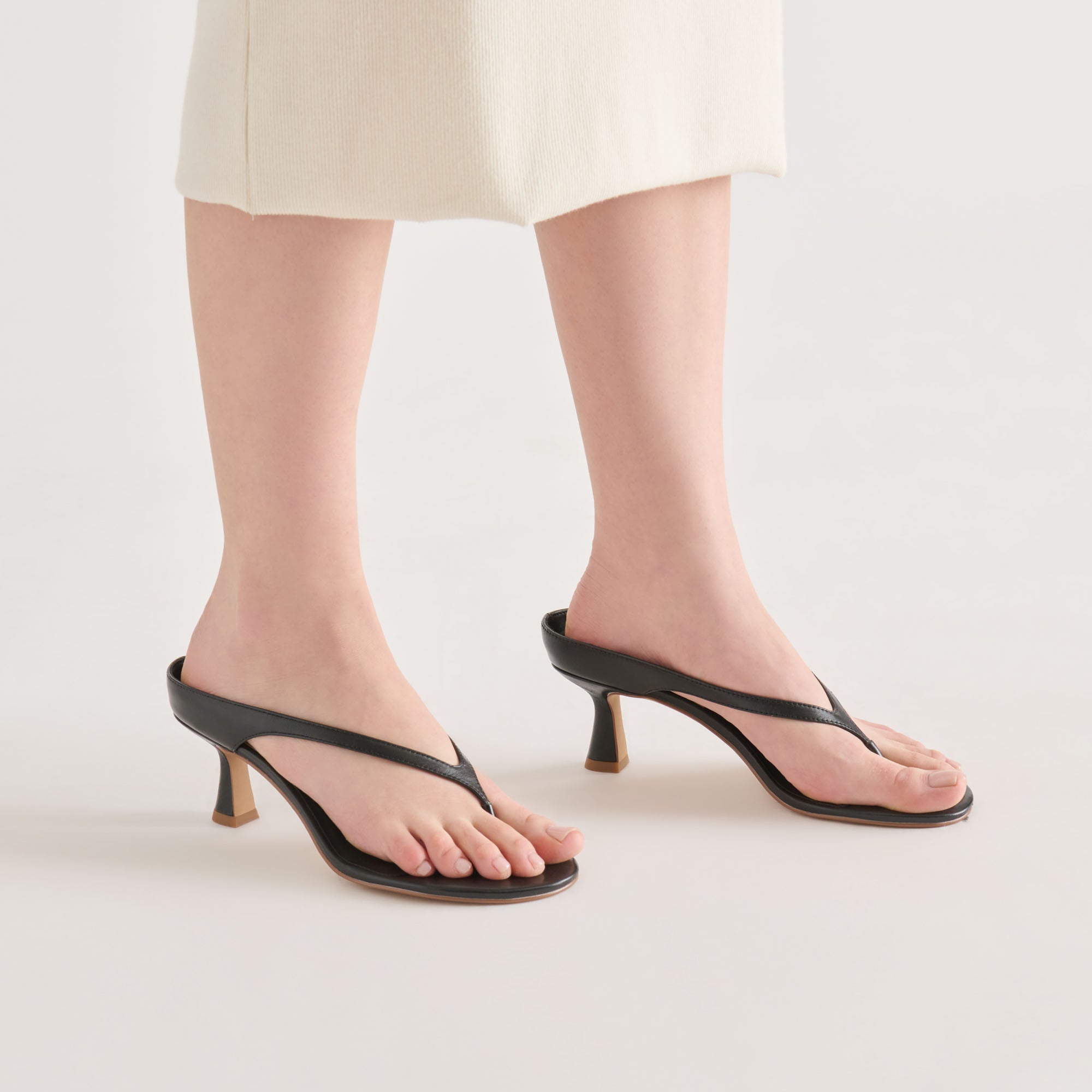 DOLCEVITA-HEEL_DOREEN_BLACKLEATHER_01-1.jpg