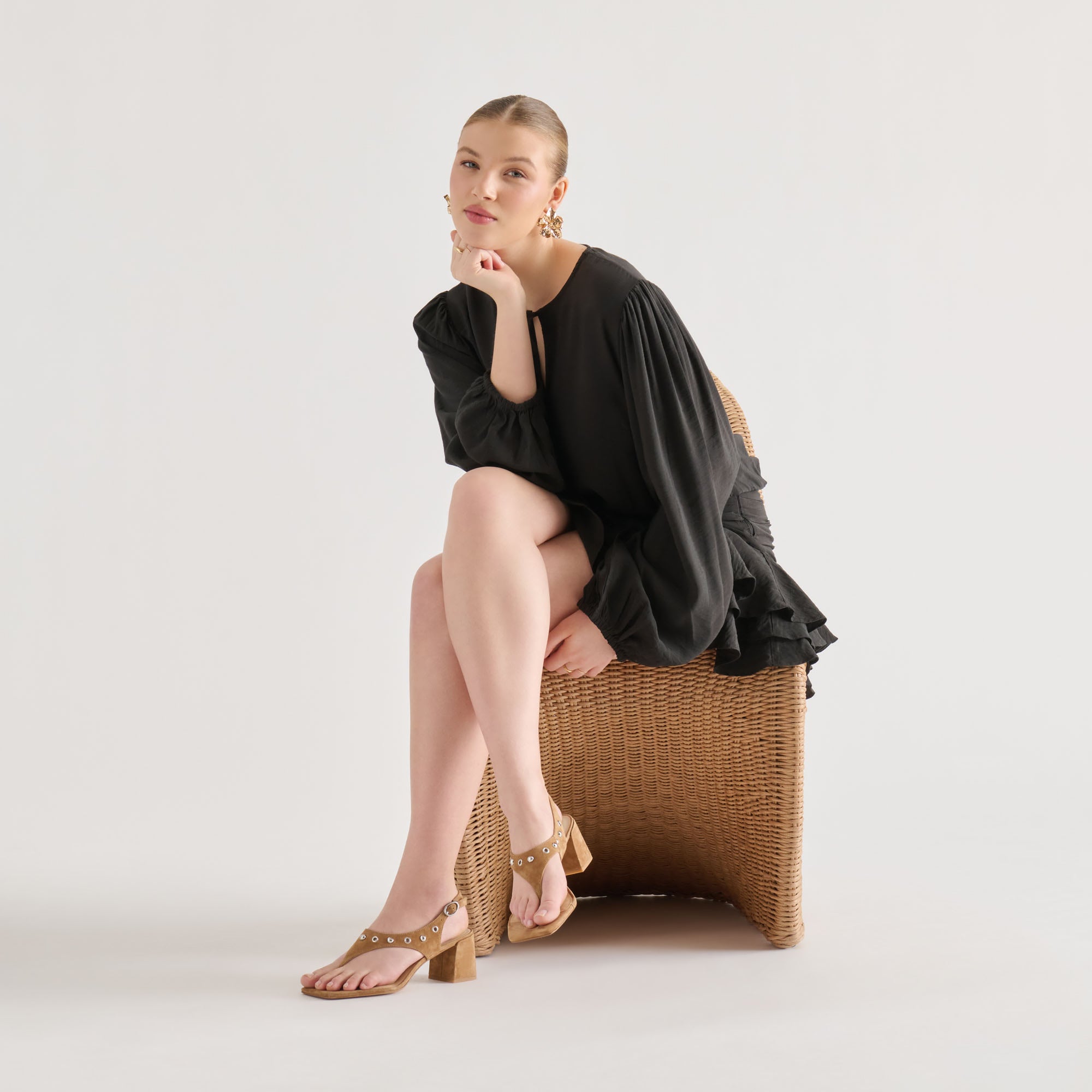 DOLCEVITA-HEEL_YVESSTUD_LTBROWNSUEDE_01.jpg