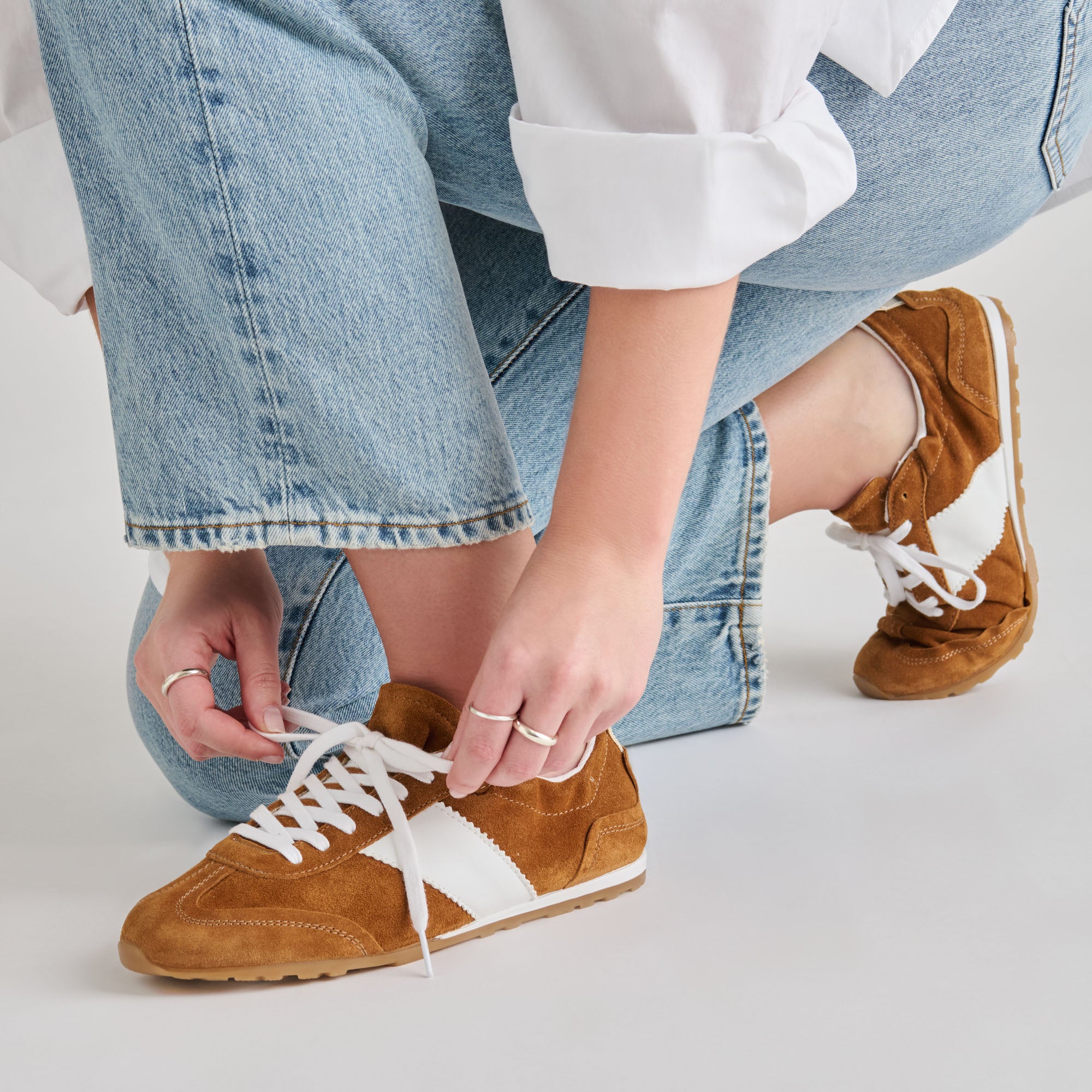 DOLCEVITA-SNEAKER_SHYLA_COGNACSUEDE_01.jpg