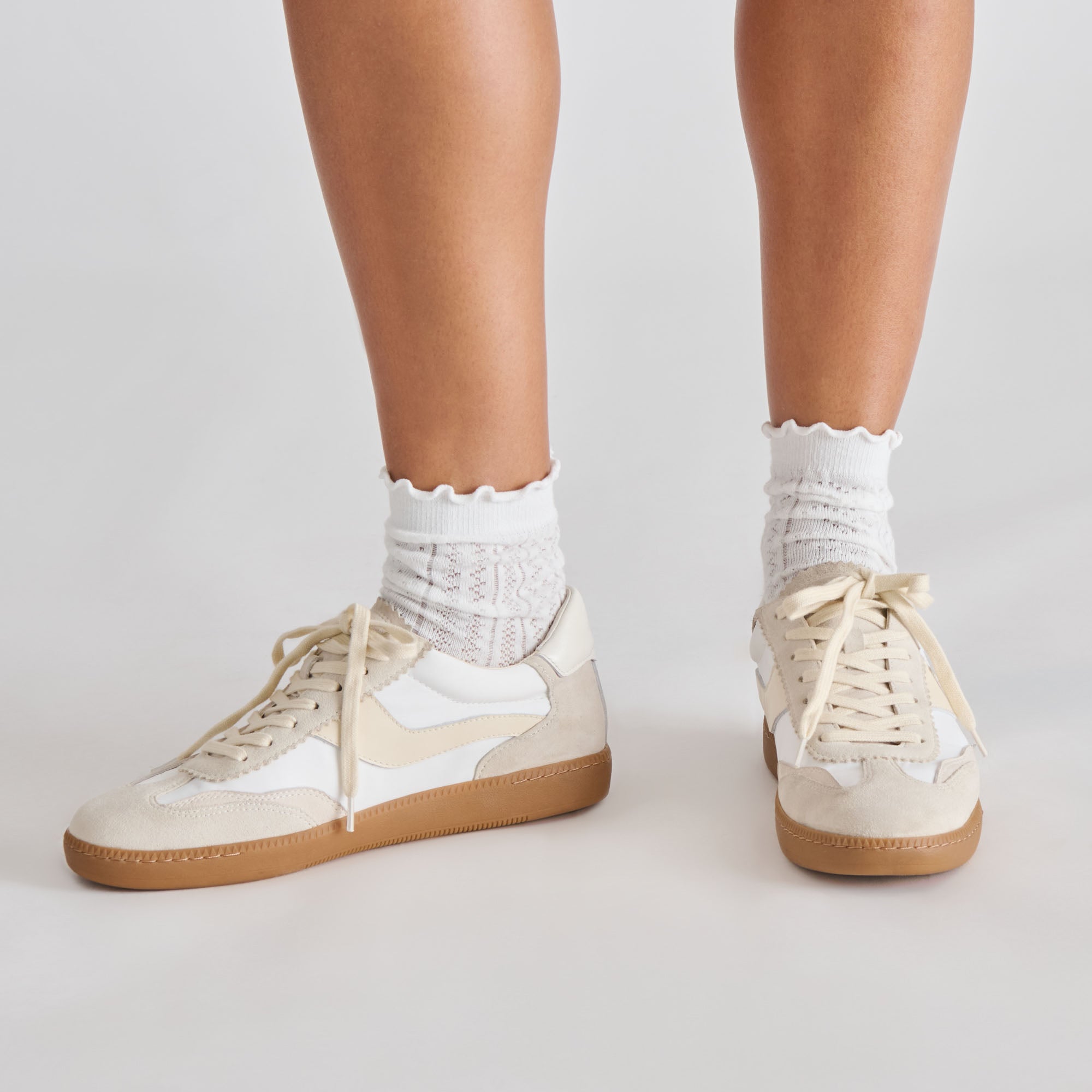 DOLCEVITA-SOCKS_POINTELLESOCKSWHITE-1.jpg