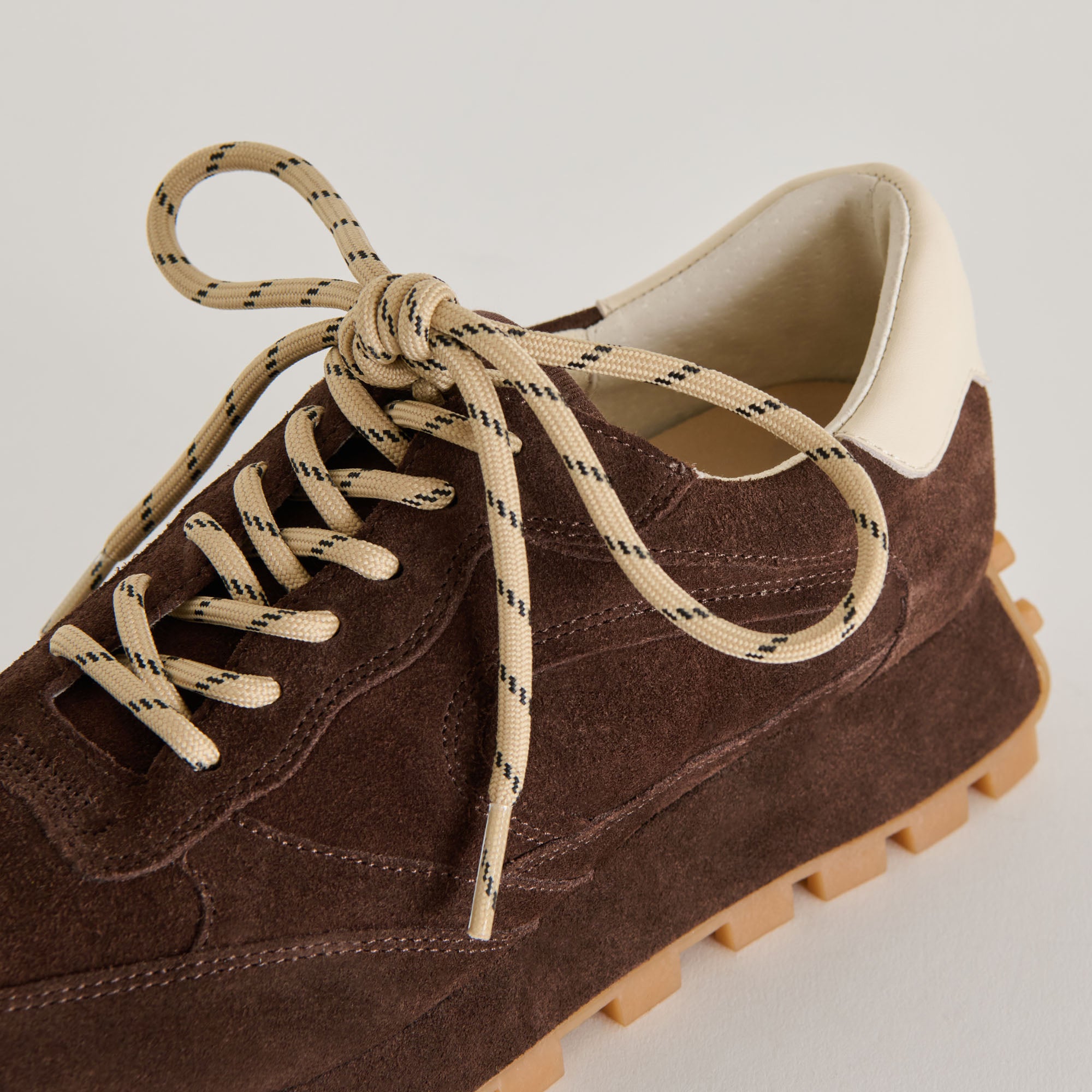 DOLCEVITA-STYLEDLACES_7_bee903f1-6133-4d0d-b7cb-109f85a40a10.jpg